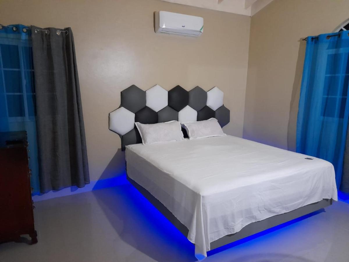 בלאק ריבר Loodik Vacation Home Brompton Manor מראה חיצוני תמונה