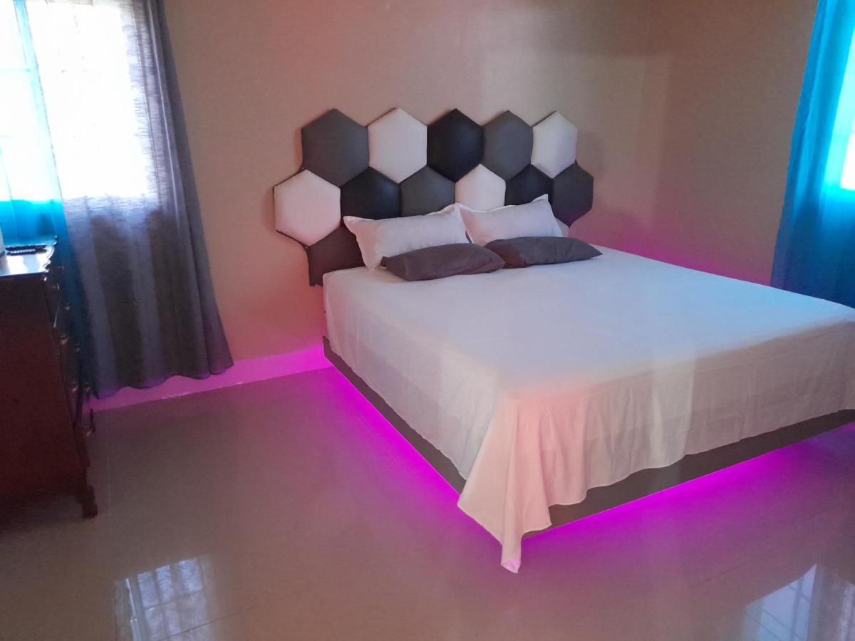 בלאק ריבר Loodik Vacation Home Brompton Manor מראה חיצוני תמונה