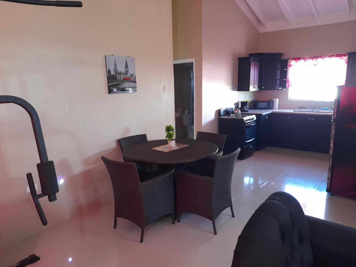 בלאק ריבר Loodik Vacation Home Brompton Manor מראה חיצוני תמונה